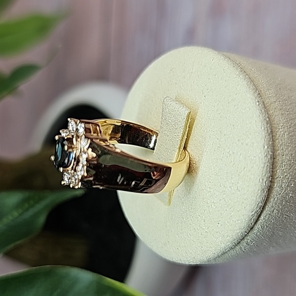 14KT YELLOW GOLD DIAMOND AND SAPPHIRE RING - Picture 4 of 15